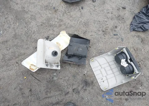 2013 Toyota Sienna Le V6 8 Passenger z USA, uszkodzony, nr VIN 5TDKK3DC1DS296741